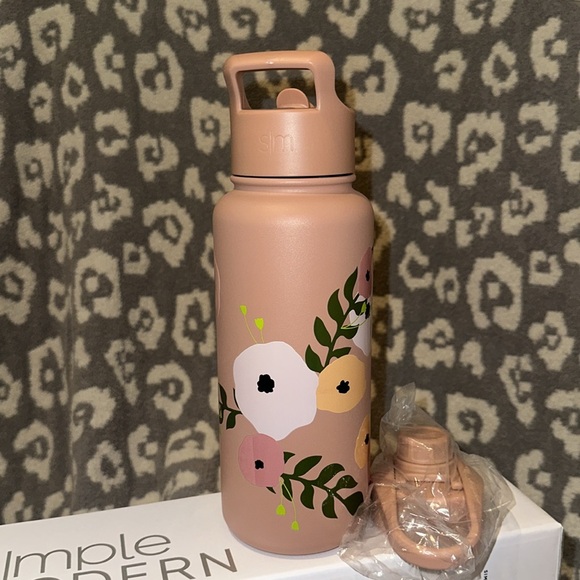 Simple Modern 32oz Summit Water Bottle with Straw & Chug Lid in Garden Party 😍 - Picture 10 of 17